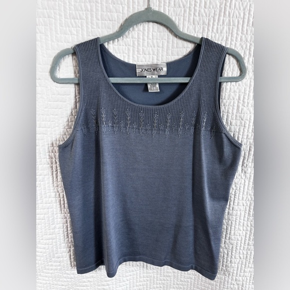 Jones Wear Tops - Women’s Jones Wear silk and polyester tank top XL